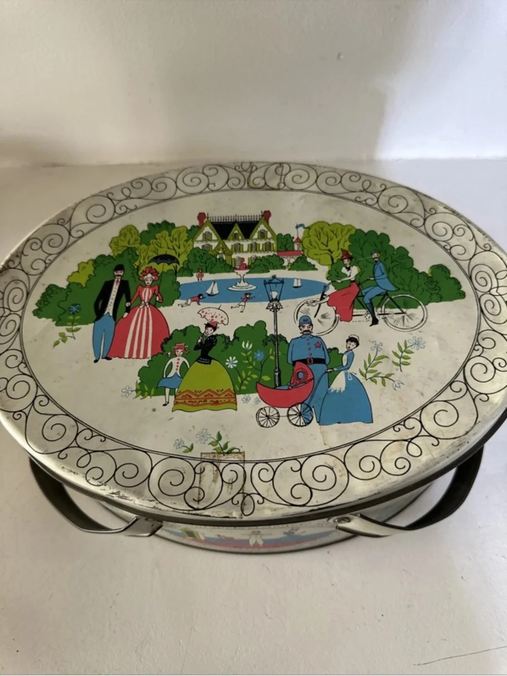 VINTAGE 60'S TIN METAL SEWING BOX